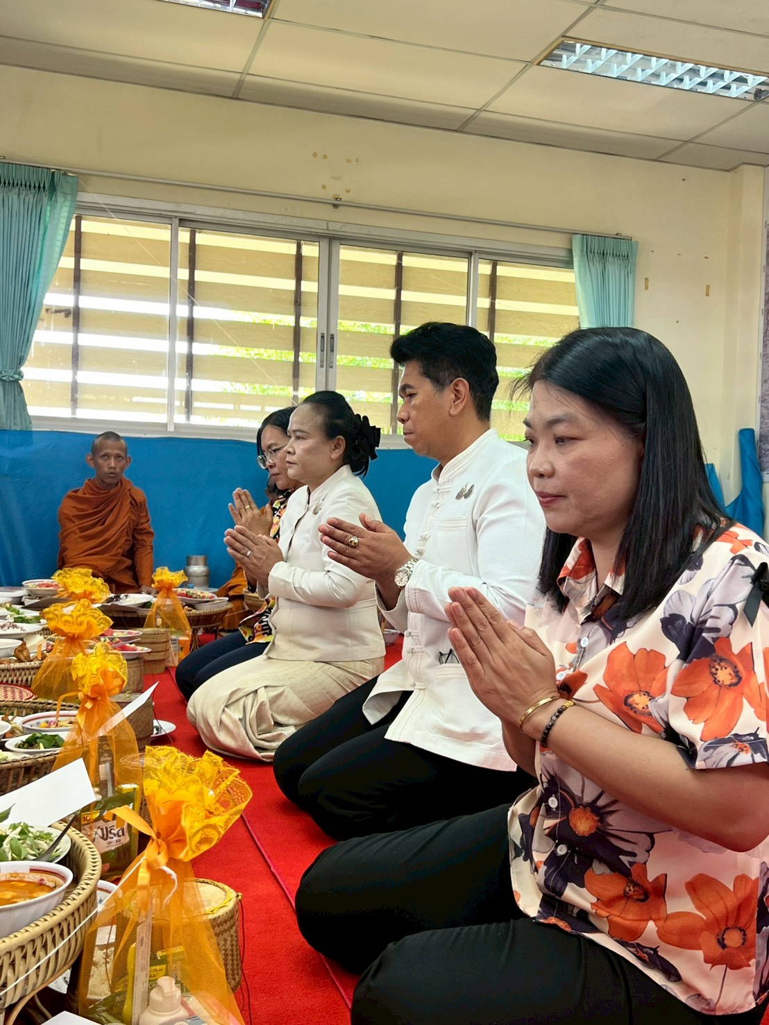 title - ส.ป.ก. ยโสธร จัดพิธีเจริญพระพุทธมนต์ทำบุญถวายภัตตาหารเพลแด่พระสงฆ์ พิธีสักการะศาลเจ้าที่และสิ่งศักดิ์สิทธิ์ประจำสำนักงาน เนื่องในเทศกาลวันขึ้นปีใหม่ไทย